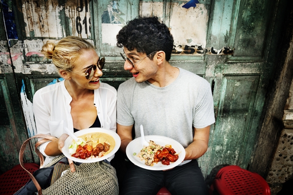 Couple Eating Together - How Should You Talk To A Taurus Man