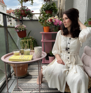 Anna Kovach relationship astrologer Anna Kovach astrologer posing on her balcony